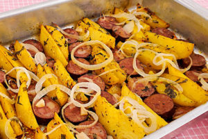 Batata com calabresa assada ao forno