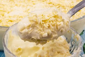 Mousse de leite ninho com raspas de chocolate branco